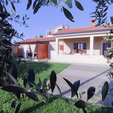 Appartement With Parking Space Zambratija, Umag - 27184 Zambratija (Istria)